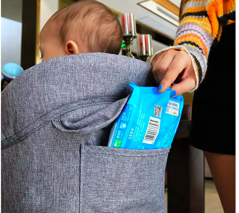 Introducing our Hanging Portable Foldable Travel Hook On Chair, the perfect solution for on-the-go dining with your little one! Designed for babies aged 6 months to 3 years old, this high chair is a must-have for hassle-free mealtime adventures.